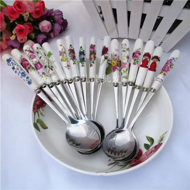 Korean tableware Bone China stainless steel spoon 21cm large spoon creative lovely ceramic long handle spoon
Korean tableware Bone China stainless steel spoon 21cm large spoon creative lovely ceramic long handle spoon