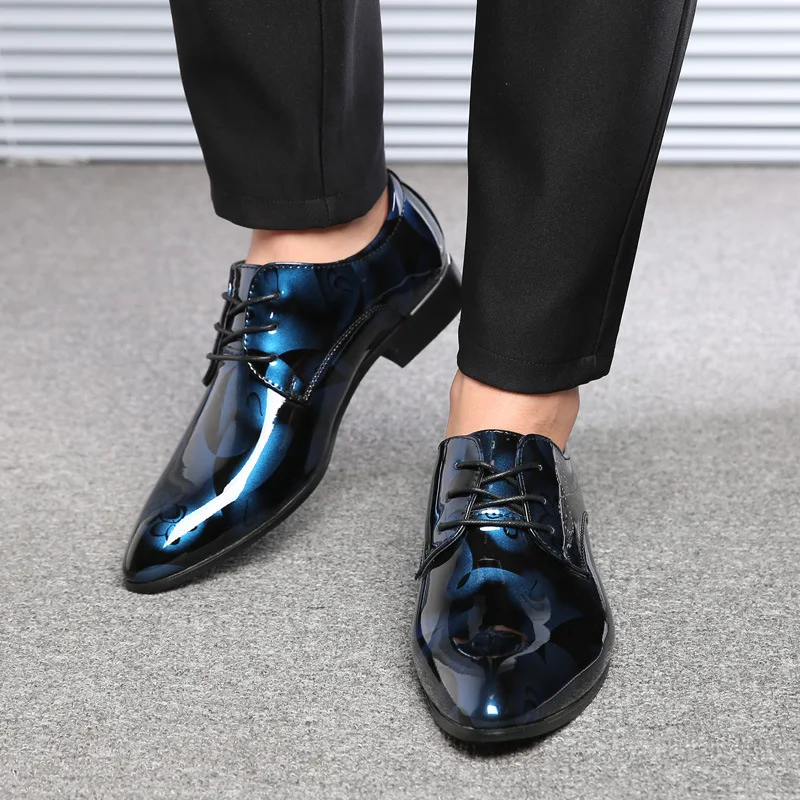 Size 38-48 Floral Pattern Pointed Patent Leather Shoes Men Formal Shoe Elegant Brogues Men Wedding Dress Shoes Columbia Hombre
Size 38-48 Floral Pattern Pointed Patent Leather Shoes Men Formal Shoe Elegant Brogues Men Wedding Dress Shoes Columbia Hombre