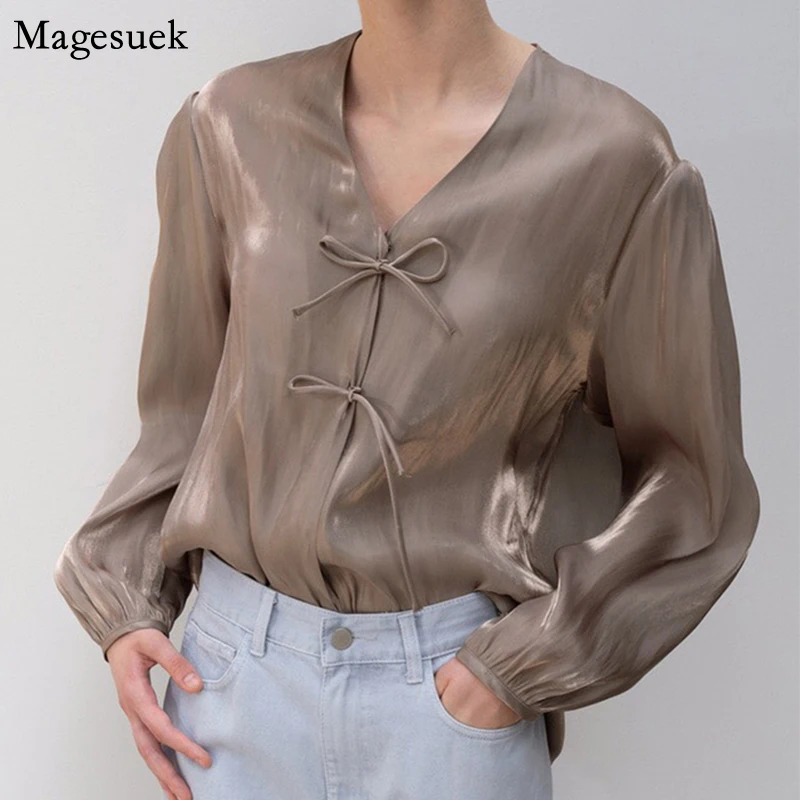 Spring Summer Women Blouse 2021 Blusas Loose White Blouse Shirts Female V-neck Transparent Sexy Casual Ladies Blouses Tops 13032
Spring Summer Women Blouse 2021 Blusas Loose White Blouse Shirts Female V-neck Transparent Sexy Casual Ladies Blouses Tops 13032