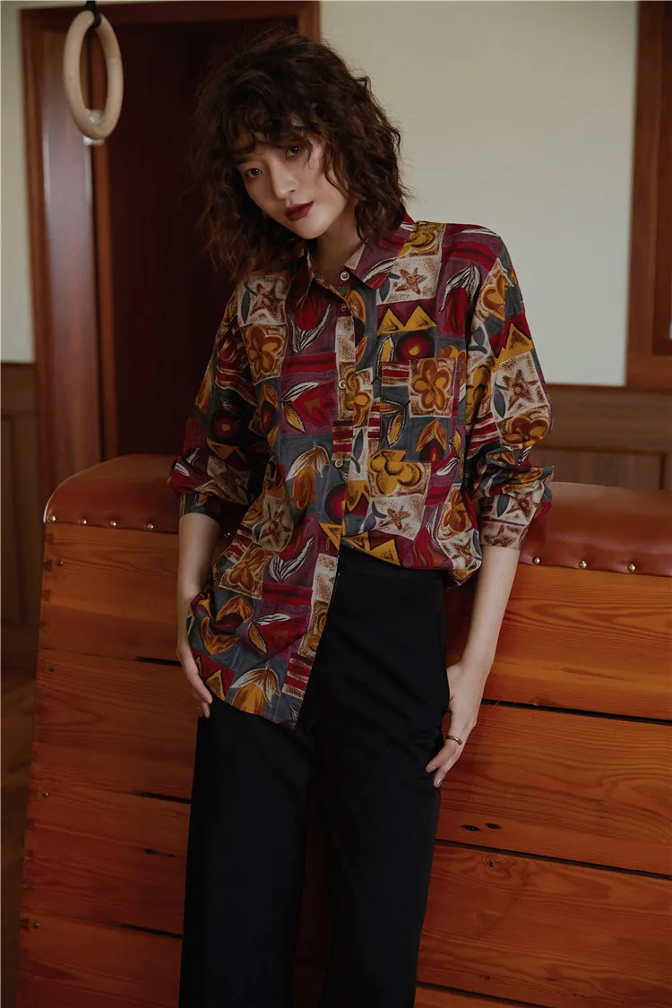 Punk Style Chic Tops Women 2021 Spring Fashion Retro Oil Painting Personality Shirts Turn-down Collar Long Sleeve Blouse Female
Punk Style Chic Tops Women 2021 Spring Fashion Retro Oil Painting Personality Shirts Turn-down Collar Long Sleeve Blouse Female