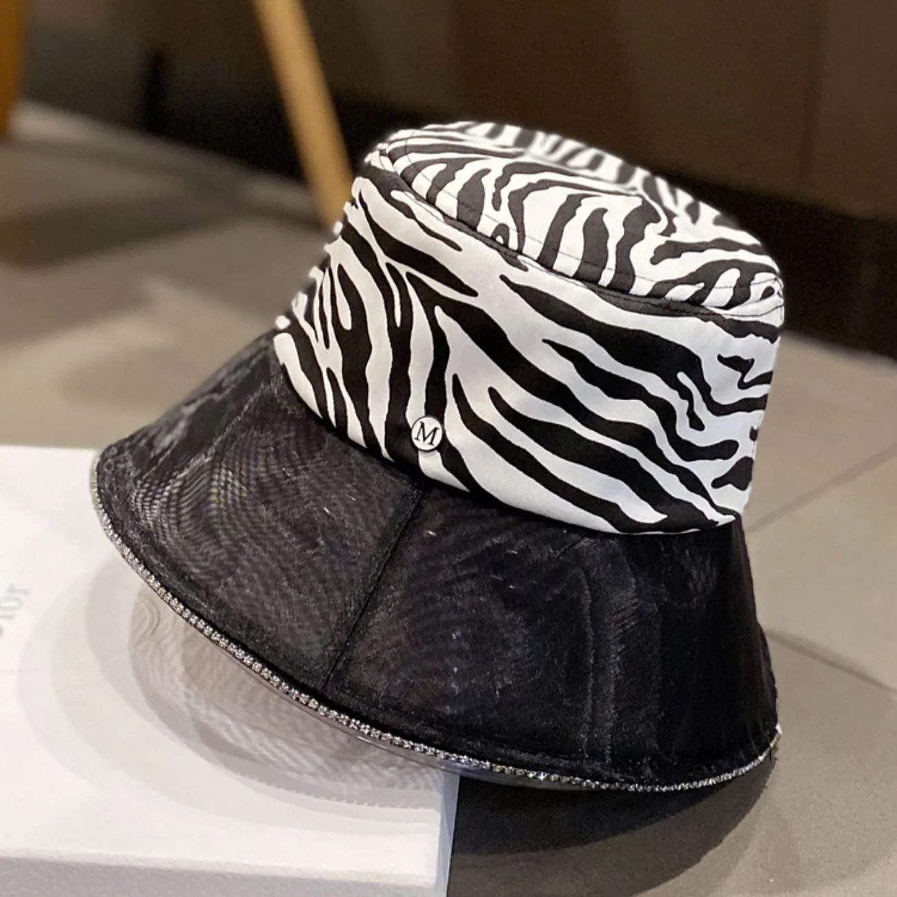 Zebra print fisherman hat in spring and summer, net yarn sunshade hat, leopard print, rhinestone basin hat 
Zebra print fisherman hat in spring and summer, net yarn sunshade hat, leopard print, rhinestone basin hat