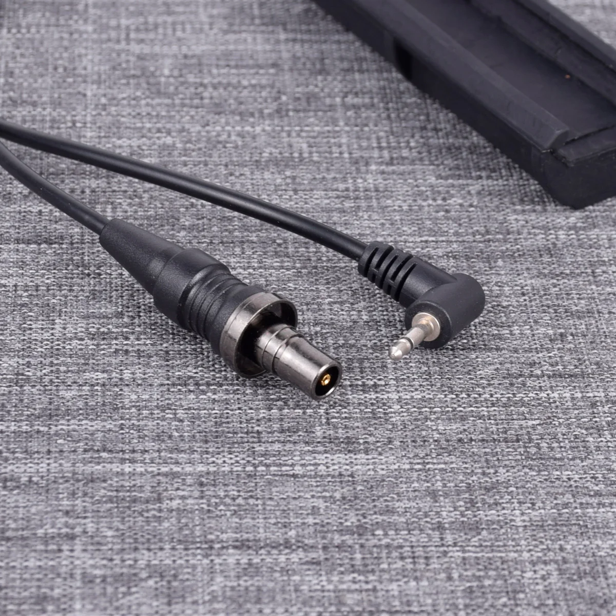 Weapon Flashlight AN/PEQ-15 Remote Dual Switch 2.5mm 2 Plug Military Pressure Pad Switch For Hunting Light Accessories 
Weapon Flashlight AN/PEQ-15 Remote Dual Switch 2.5mm 2 Plug Military Pressure Pad Switch For Hunting Light Accessories