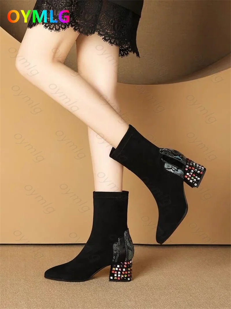 2021 new mid-tube boots female pointed thick heel winter plus velvet Martin boots black new high-heeled rhinestone cotton boots
2021 new mid-tube boots female pointed thick heel winter plus velvet Martin boots black new high-heeled rhinestone cotton boots