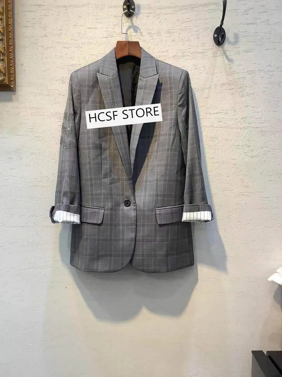 Women's Blazer Suit Plaid Long Sleeve with Rhinestone Notched Double Pockets Single Button Back Split Casual Jacket
Women's Blazer Suit Plaid Long Sleeve with Rhinestone Notched Double Pockets Single Button Back Split Casual Jacket