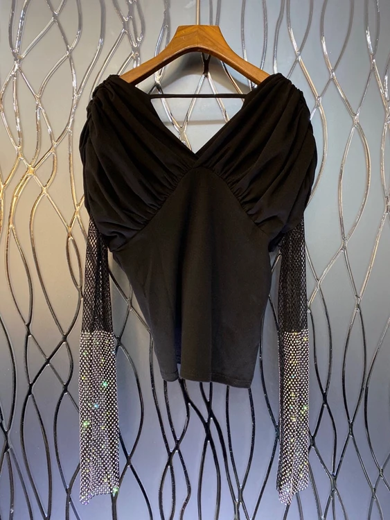 2021 spring and summer new women's fashion sexy V-neck pleated twisted sleeves hollow sequin stitching top 325
2021 spring and summer new women's fashion sexy V-neck pleated twisted sleeves hollow sequin stitching top 325