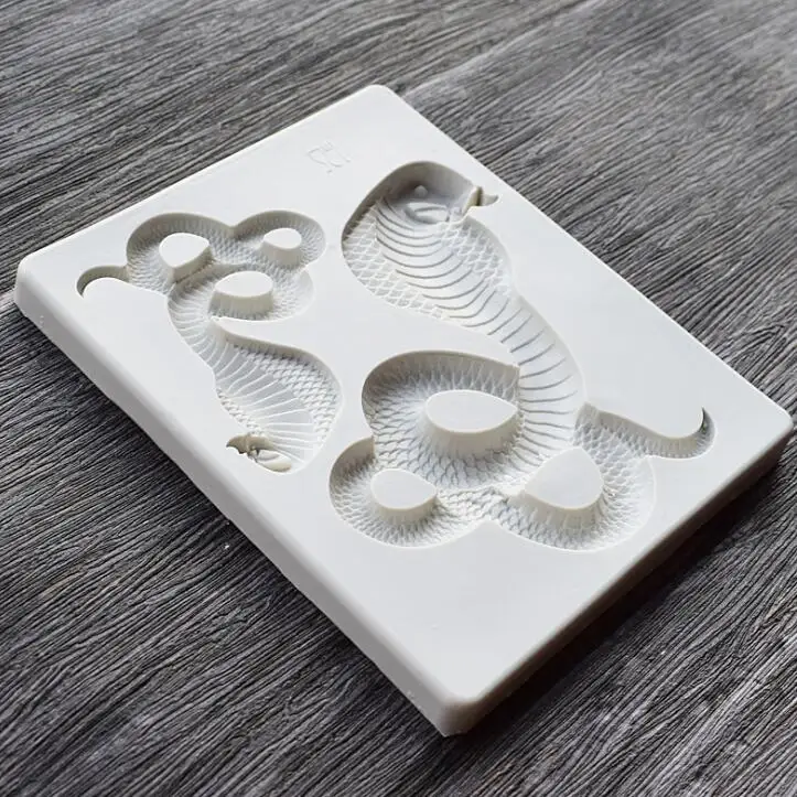 1pc snake silicone cake mold fondant mold cake decorating tools chocolate gmpaste mould cake mould FTM1028
1pc snake silicone cake mold fondant mold cake decorating tools chocolate gmpaste mould cake mould FTM1028