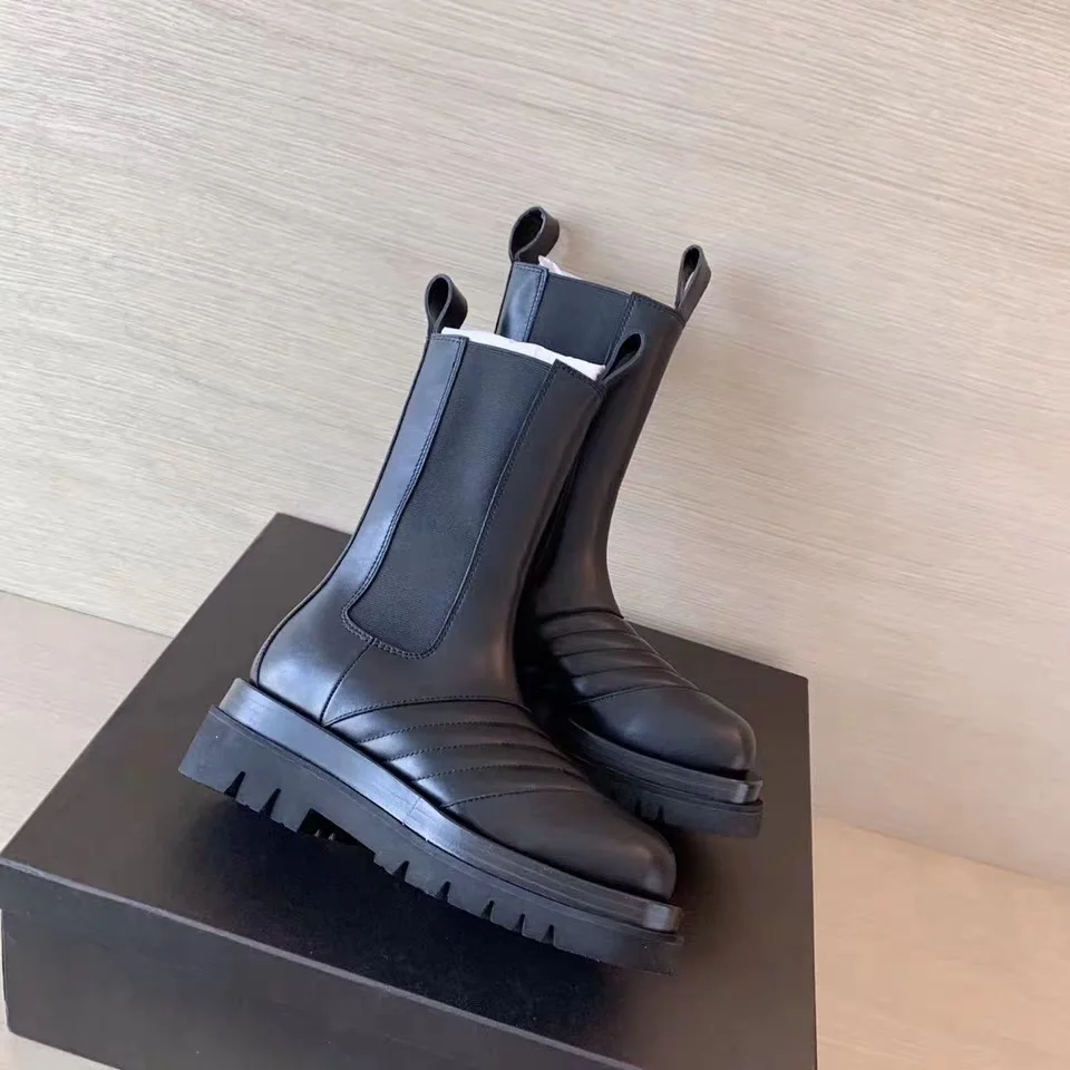 women shoes thick soled Chelsea boots women's new leather thick heel middle boots British style Martin boots fashion
women shoes thick soled Chelsea boots women's new leather thick heel middle boots British style Martin boots fashion