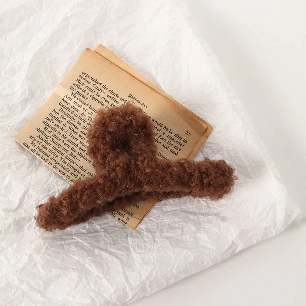 1 Pcs Autumn Winter Lamb Hair Claw Scrunchies Plush Fleece Clip Hair Ring Simple Temperament Hair Rope For Women
1 Pcs Autumn Winter Lamb Hair Claw Scrunchies Plush Fleece Clip Hair Ring Simple Temperament Hair Rope For Women