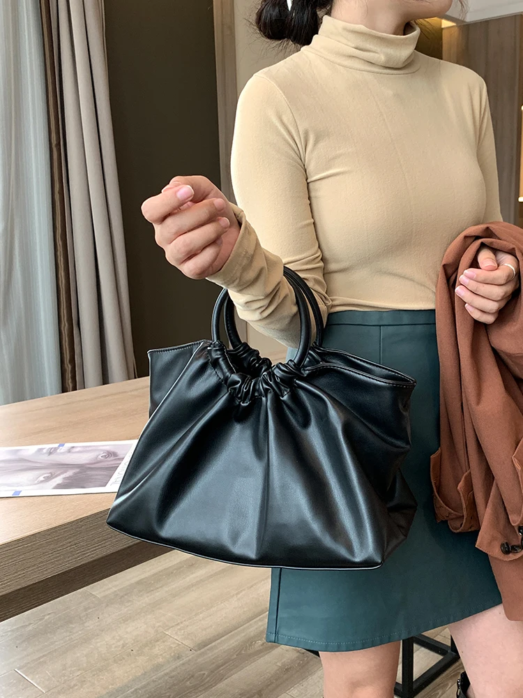 Women Cloud bag Soft Leather Madame Bag 2020 fashion Single Shoulder Slant Dumpling Handbag Messenger Bag New winter
Women Cloud bag Soft Leather Madame Bag 2020 fashion Single Shoulder Slant Dumpling Handbag Messenger Bag New winter