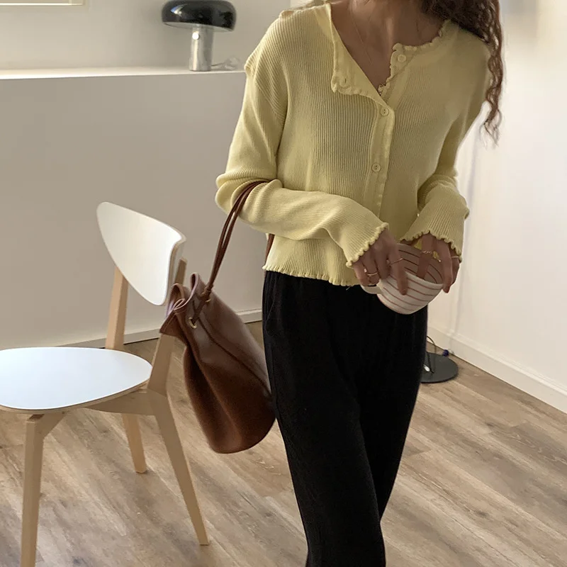 Spring 2021 New Women's T-Shirt Solid Color Single Breasted Girls Short Cardigan Casual Comfortable Thin Long Sleeve Top B140
Spring 2021 New Women's T-Shirt Solid Color Single Breasted Girls Short Cardigan Casual Comfortable Thin Long Sleeve Top B140