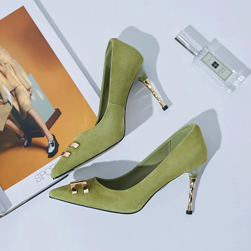 Pointed-toe high-heeled women's thin heel black metal buckle single shoes 2020 spring new suede Z537
Pointed-toe high-heeled women's thin heel black metal buckle single shoes 2020 spring new suede Z537
