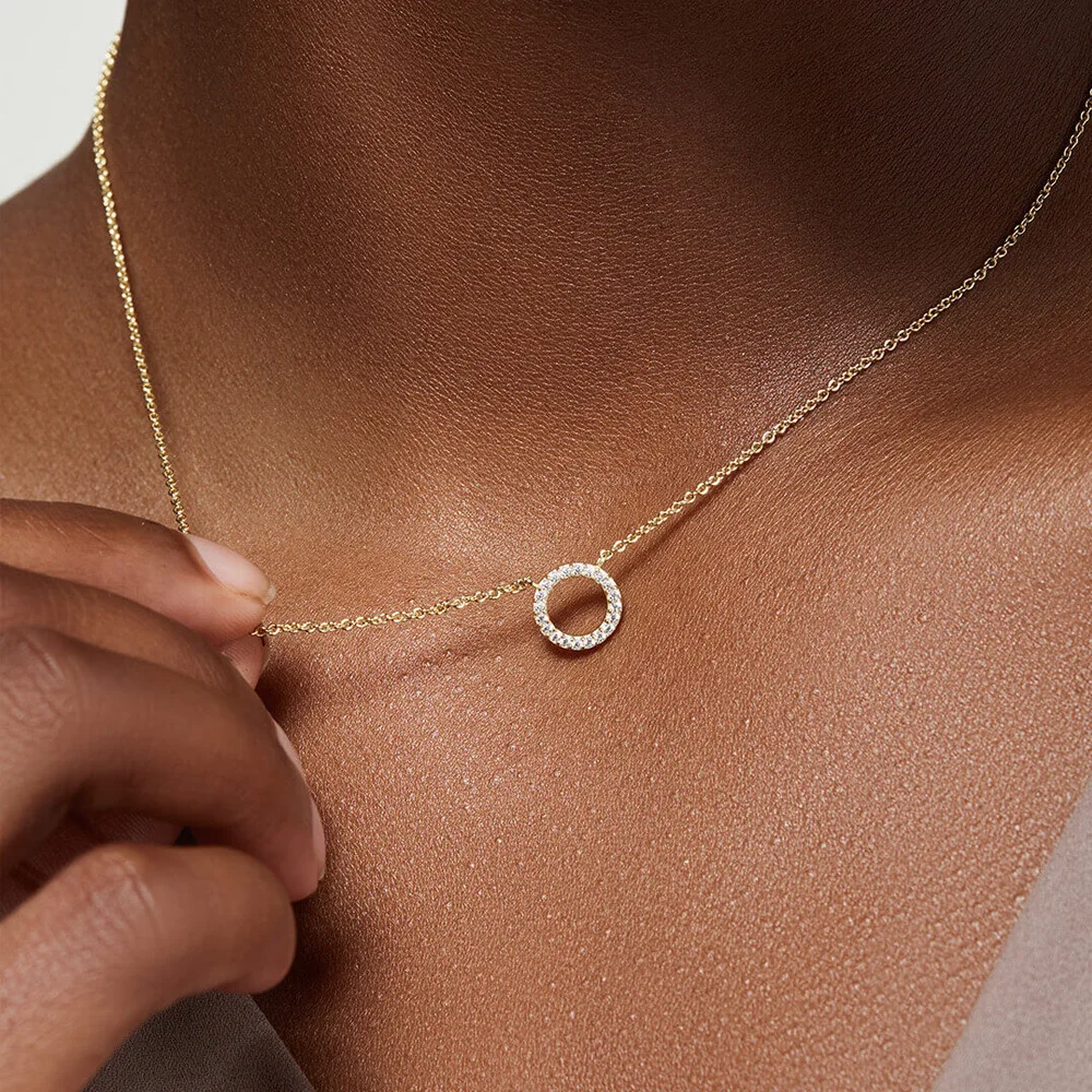 Minimalist Crystal Circle Necklace for Women Shiny Zircon Pendant Elegant Necklace Fashion Engagement Christmas Jewelry Gifts
Minimalist Crystal Circle Necklace for Women Shiny Zircon Pendant Elegant Necklace Fashion Engagement Christmas Jewelry Gifts