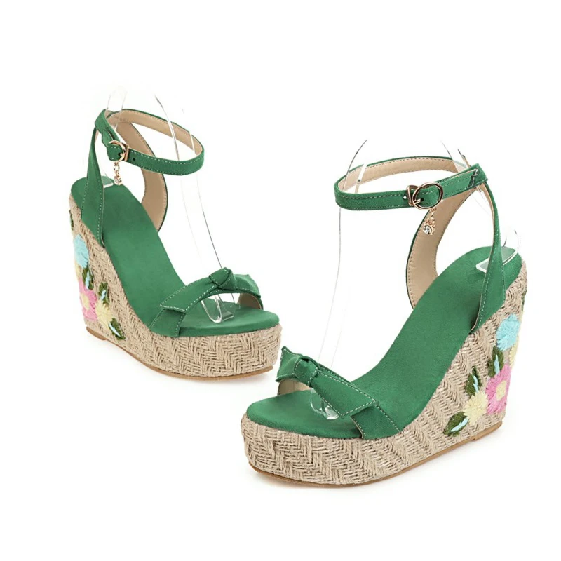 Women's Sandals 2021 New Summer Women's Shoes Large Size Fashion Embroidered Bow Slope With Flowers Thick Sandals
Women's Sandals 2021 New Summer Women's Shoes Large Size Fashion Embroidered Bow Slope With Flowers Thick Sandals