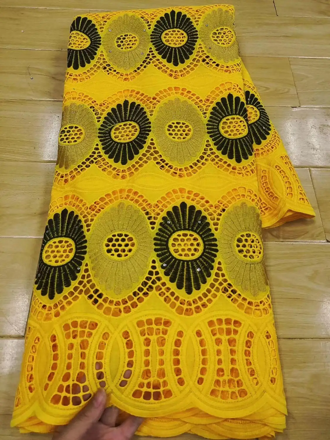 New Yellow 100% Cotton 2020 Hot Sale African Lace Fabric High Quality Swiss Voile Lace In Switzerland Cotton For Nigerian Dress
New Yellow 100% Cotton 2020 Hot Sale African Lace Fabric High Quality Swiss Voile Lace In Switzerland Cotton For Nigerian Dress