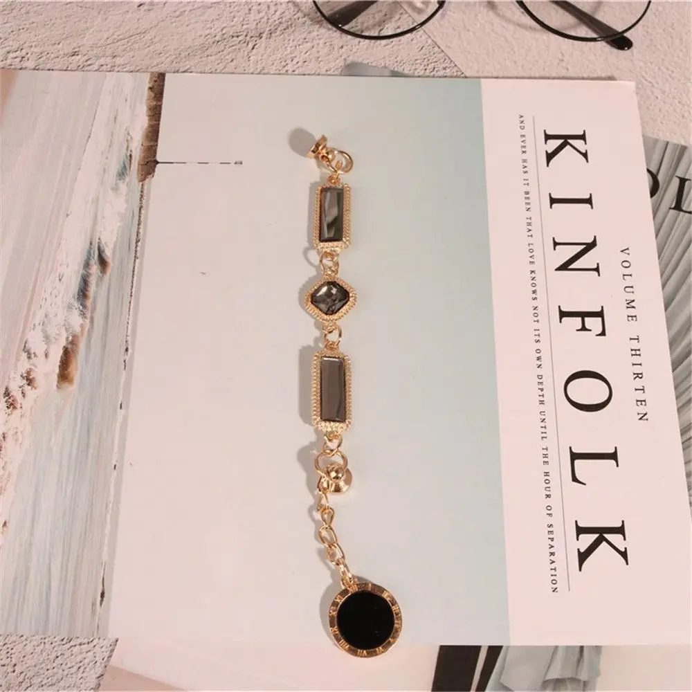 Women Bracelet Metal Mobile Phone Case Chain Hanging Cord Cell Phone Shell Strap Phone Lanyard Alloy Gem Lanyard
Women Bracelet Metal Mobile Phone Case Chain Hanging Cord Cell Phone Shell Strap Phone Lanyard Alloy Gem Lanyard