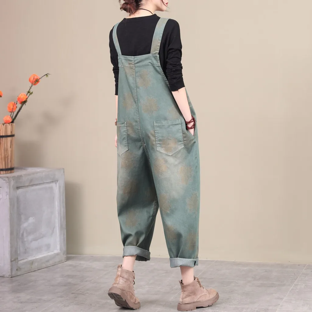 Spring new literary retro print patch old denim overalls loose pants female Siamese Rompers
Spring new literary retro print patch old denim overalls loose pants female Siamese Rompers
