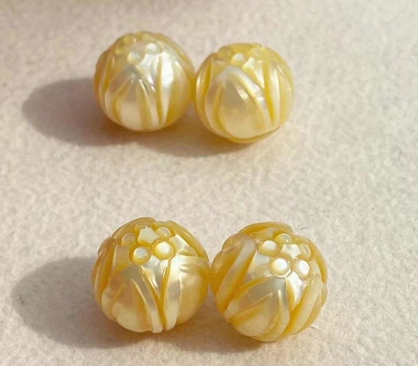 12-13mm Size Real Natural Gold Color South Sea Loose Pearls Near Round Shape for DIY Pendant Ring Earrings Necklace Bracelet
12-13mm Size Real Natural Gold Color South Sea Loose Pearls Near Round Shape for DIY Pendant Ring Earrings Necklace Bracelet