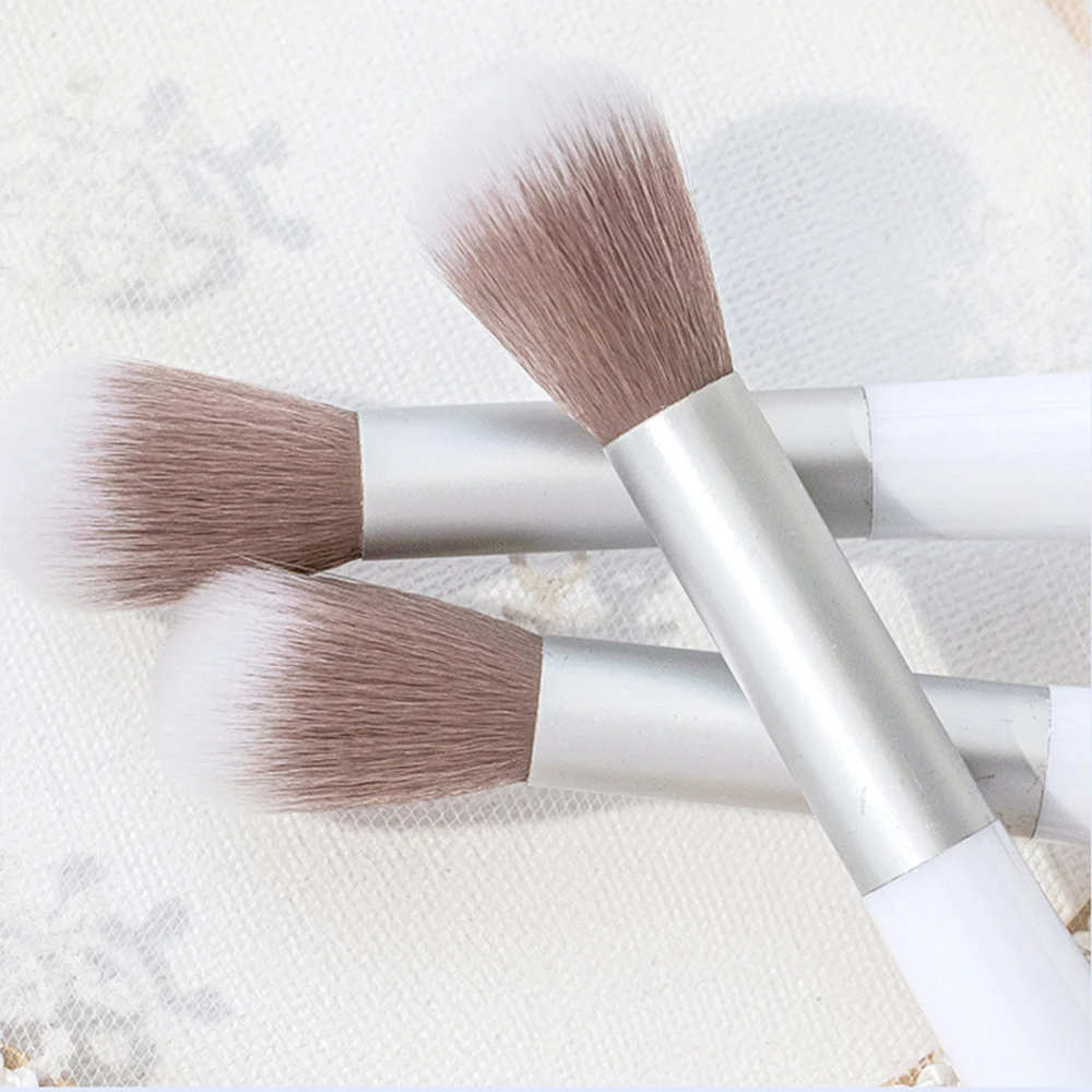Single Blush Makeup Brush Women Delicate Soft Durable Portable Beginners Loose Powder Big Brush Applicator Face Cosmetic Tools 
Single Blush Makeup Brush Women Delicate Soft Durable Portable Beginners Loose Powder Big Brush Applicator Face Cosmetic Tools