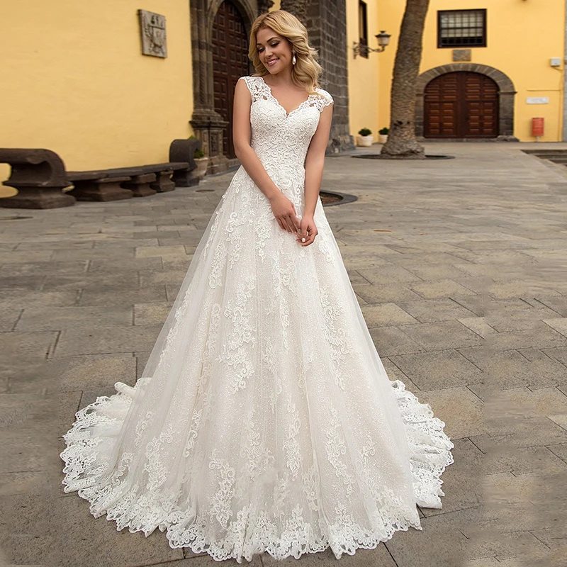 Charming Lace A-line Wedding Gowns 2021 High Quality Sweep Train Appliques V-neck Sleeveless Bridal Dress
Charming Lace A-line Wedding Gowns 2021 High Quality Sweep Train Appliques V-neck Sleeveless Bridal Dress