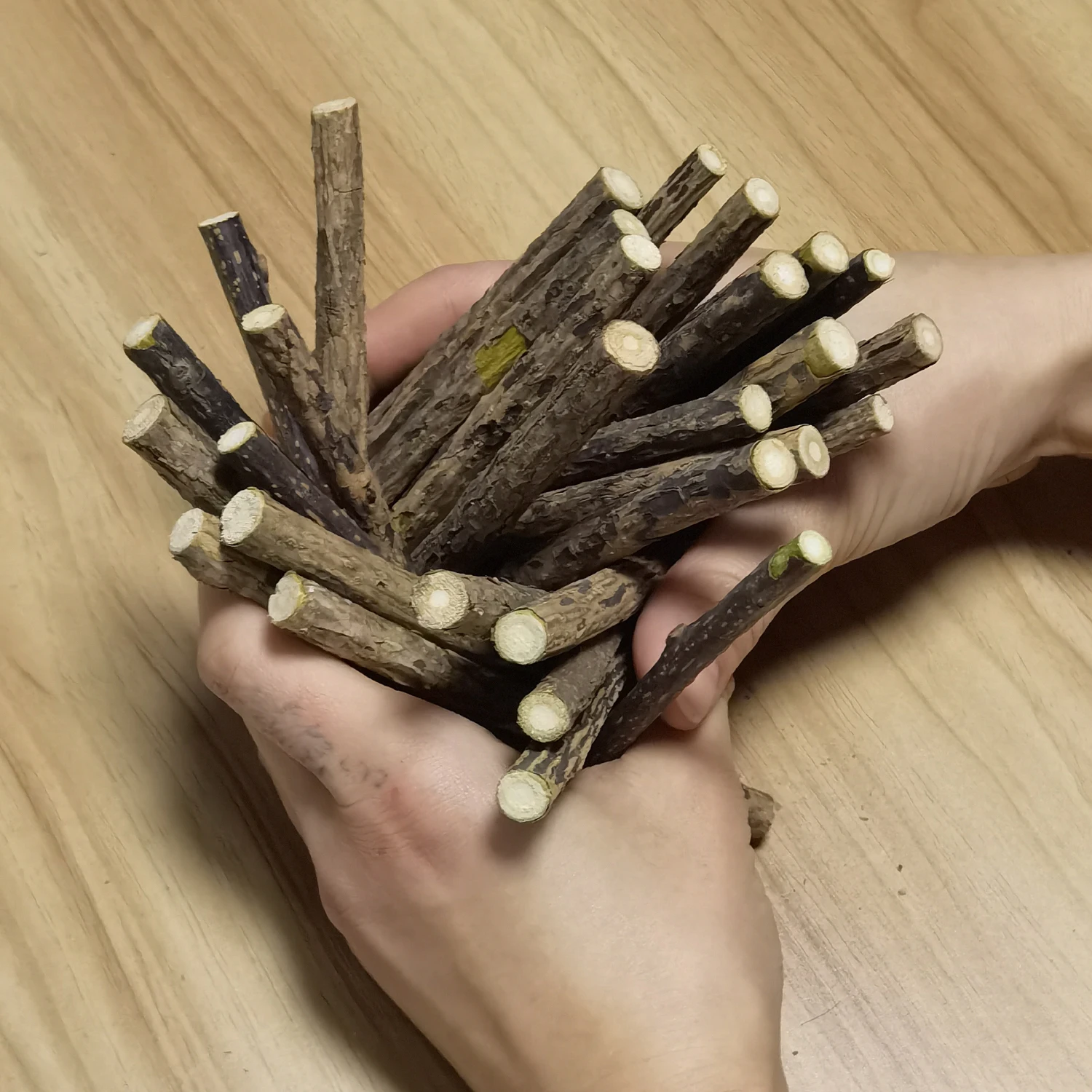 50g/100g Natural Catnip Pet Cat Toy Molar Toothpaste Branch Cleaning Teeth Cat Snacks Sticks 120mm x 7-10mm
50g/100g Natural Catnip Pet Cat Toy Molar Toothpaste Branch Cleaning Teeth Cat Snacks Sticks 120mm x 7-10mm