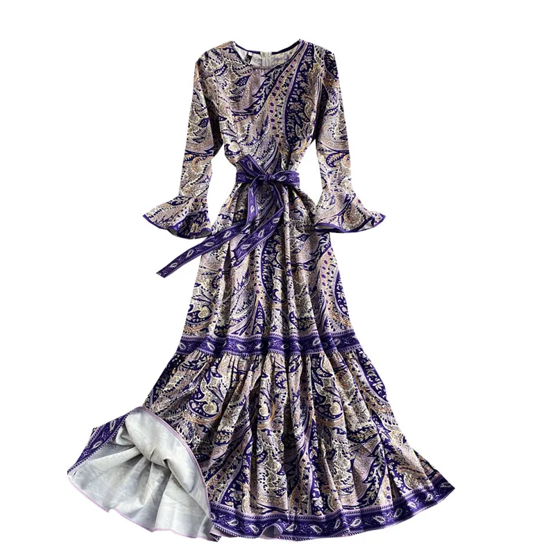 the runway looks retro printing round collar lace accept waist posed long horn sleeve holiday wind elegant dress 
the runway looks retro printing round collar lace accept waist posed long horn sleeve holiday wind elegant dress