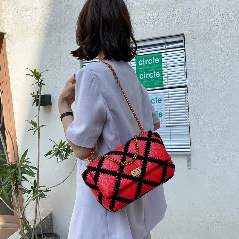 Crisscross pattern Crossbody Bag for Women 2021 New Fashion One-shoulder Chain Bags Ladies Fashionable Purses and Handbags Cc Gg
Crisscross pattern Crossbody Bag for Women 2021 New Fashion One-shoulder Chain Bags Ladies Fashionable Purses and Handbags Cc Gg