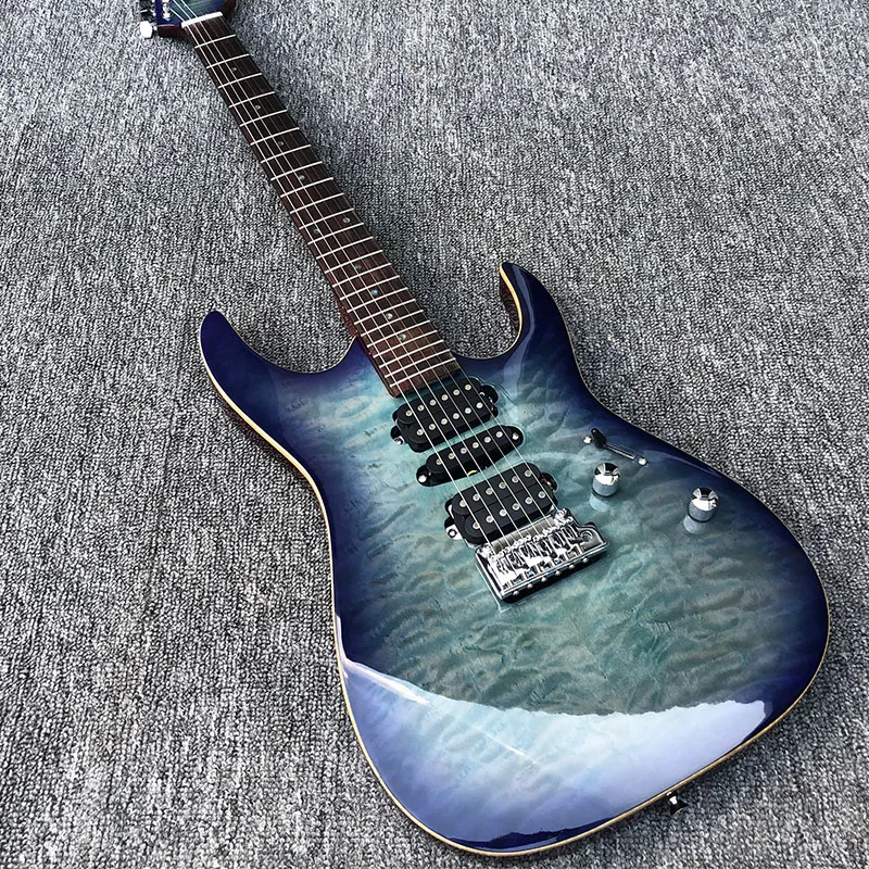 High-quality 6-string electric guitar, blue paint, Mululu edging, small double rocking bridge, package freight
High-quality 6-string electric guitar, blue paint, Mululu edging, small double rocking bridge, package freight