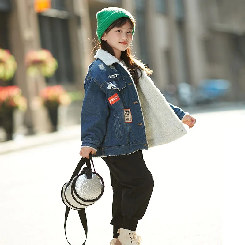 Girls autumn and winter clothes denim jacket plus velvet 2021 new fashion lamb velvet girl thick short top
Girls autumn and winter clothes denim jacket plus velvet 2021 new fashion lamb velvet girl thick short top