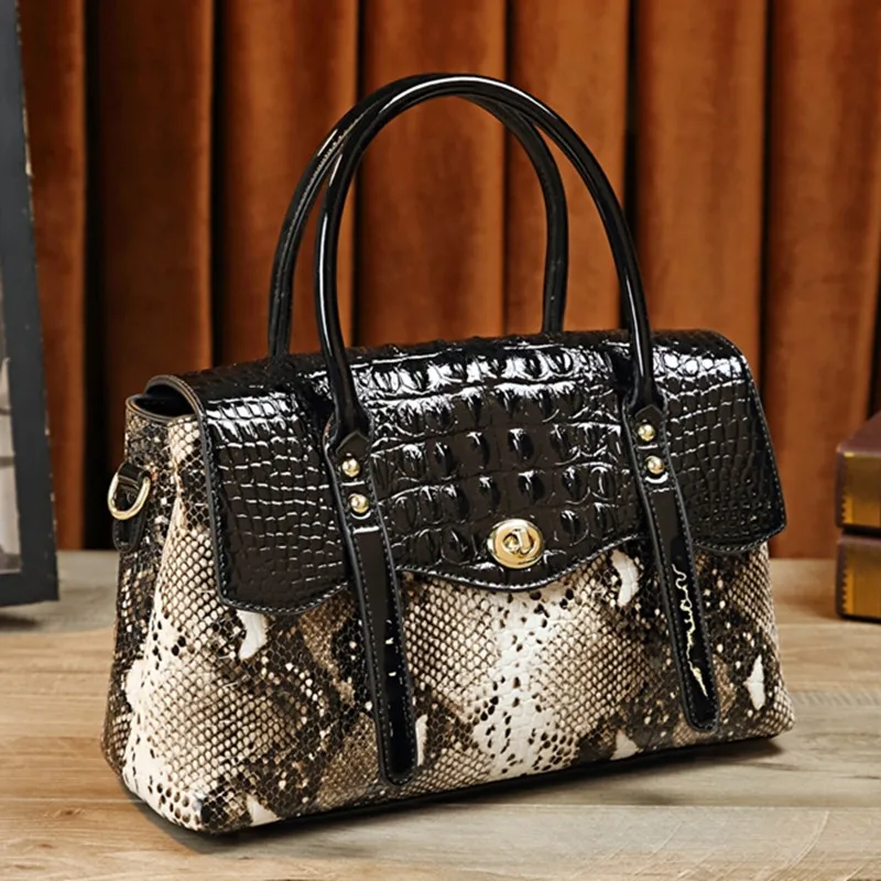 Fashion Leather Boston Bag Women Handbags 2021 New Wild Middle-aged Ladies Serpentine Portable Mother Bag Shoulder Messenger Bag
Fashion Leather Boston Bag Women Handbags 2021 New Wild Middle-aged Ladies Serpentine Portable Mother Bag Shoulder Messenger Bag
