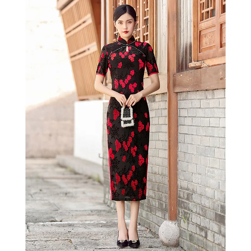 Autumn Women Embroidery Floral Straight Qipao Skirt Slim Long Velour Cheongsam Straight Dresses M-4XL Stand Collar Chinese Dress
Autumn Women Embroidery Floral Straight Qipao Skirt Slim Long Velour Cheongsam Straight Dresses M-4XL Stand Collar Chinese Dress