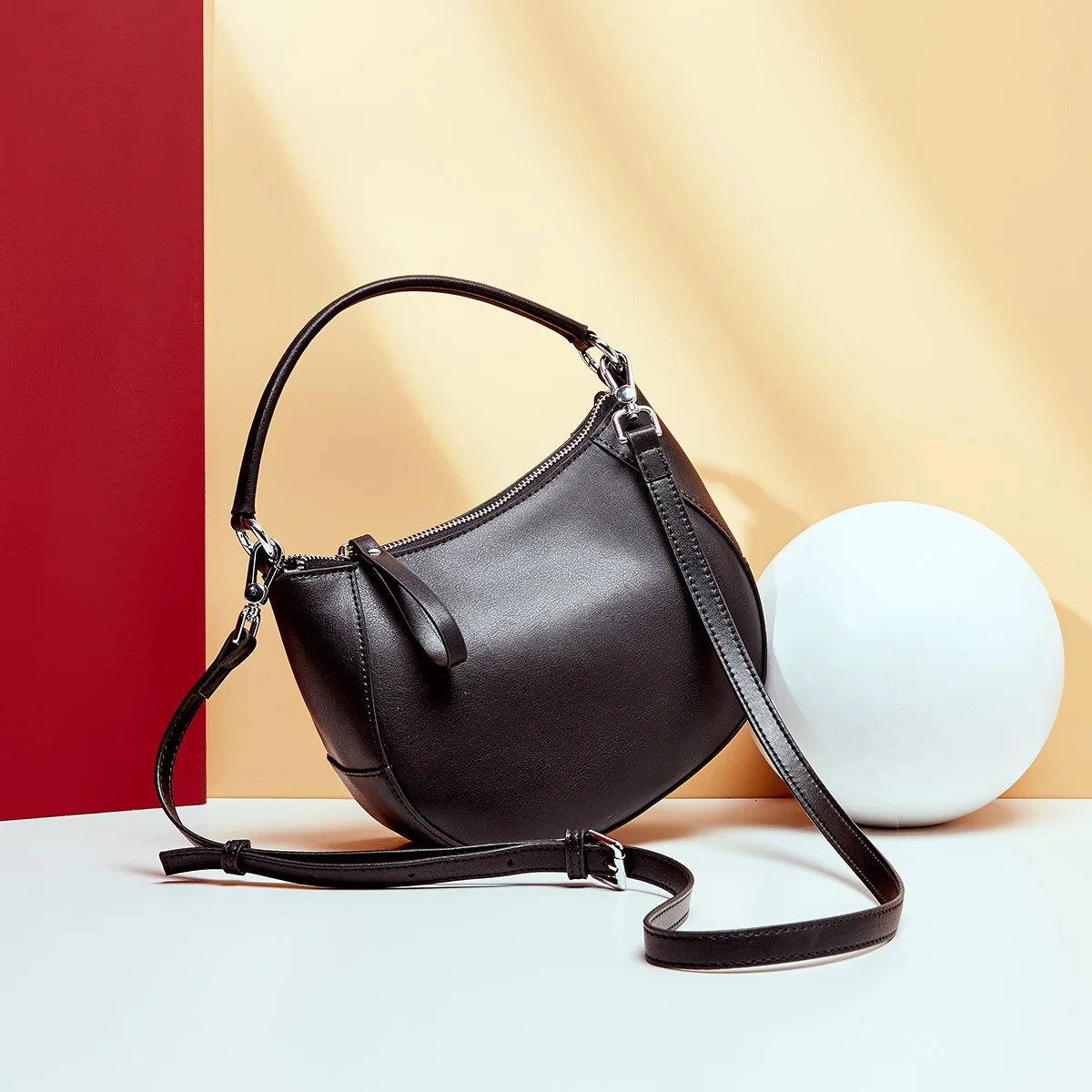 Real Cowhide 2021 New Ladies Crossbody Saddle Leather All-match One-shoulder Retro Bag Designer Bags Purses and Handbags Sac 
Real Cowhide 2021 New Ladies Crossbody Saddle Leather All-match One-shoulder Retro Bag Designer Bags Purses and Handbags Sac
