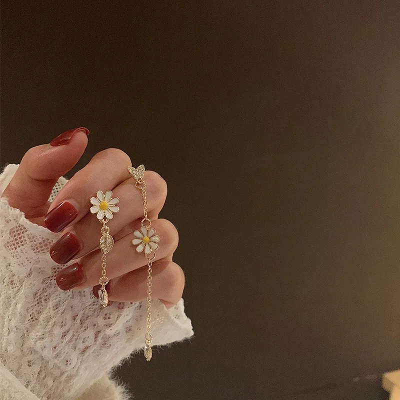 Asymmetry Daisy Earrings Dangle Long Tassel Wholesale Cute Butterfly Flower 2022 New Valentines Gift Charm Vintage Jewelry Women
Asymmetry Daisy Earrings Dangle Long Tassel Wholesale Cute Butterfly Flower 2022 New Valentines Gift Charm Vintage Jewelry Women