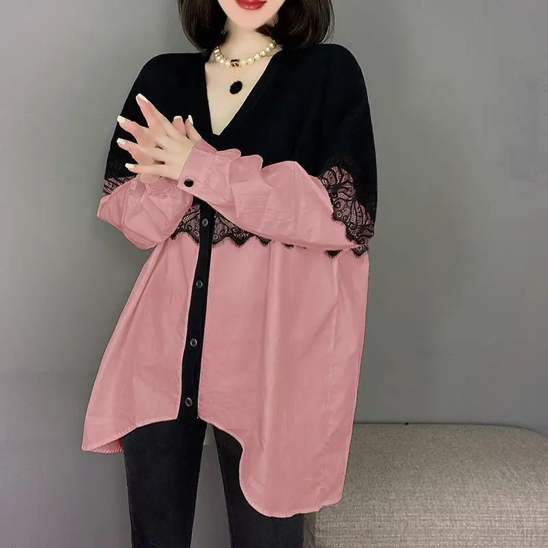 2021 spring new women's loose V-neck lace stitching design small temperament shirt
2021 spring new women's loose V-neck lace stitching design small temperament shirt