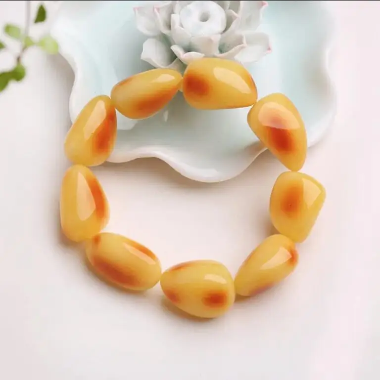 Natural Beeswax Bracelet Conformal Bracelet Chicken Butter Yellow Old Honey Bracelet Amber Beeswax Bracelet for Men and Women
Natural Beeswax Bracelet Conformal Bracelet Chicken Butter Yellow Old Honey Bracelet Amber Beeswax Bracelet for Men and Women