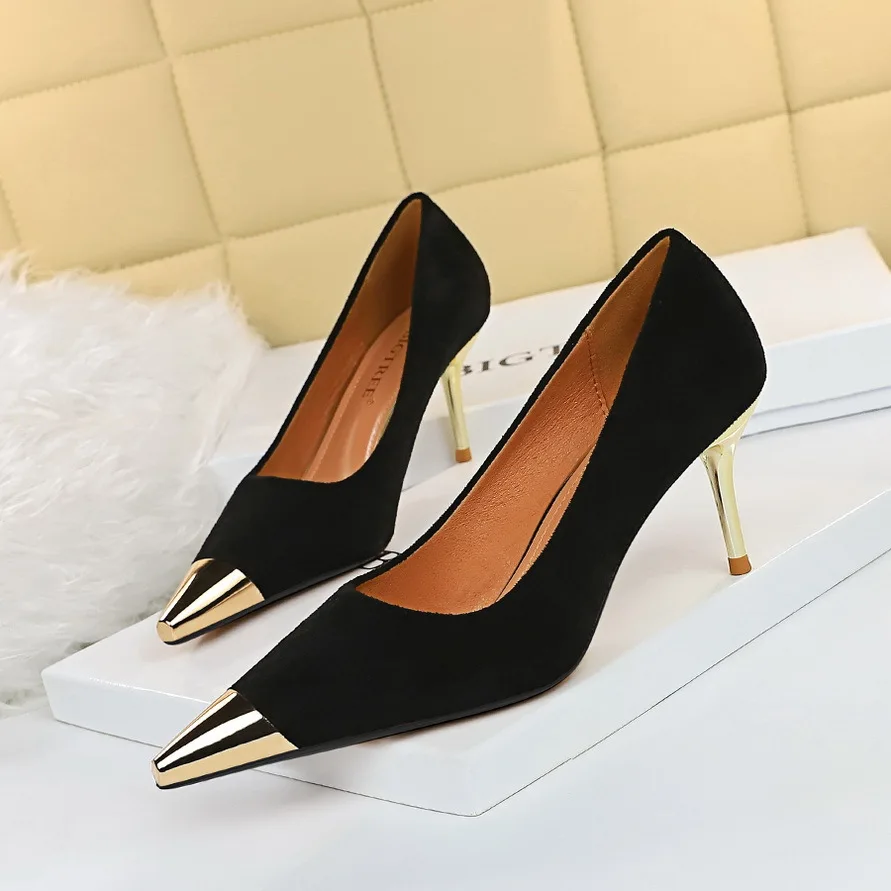 Chaussures Femme Metal Tip Woman Pumps Suede Ladies Shoes Sexy Nightclub Party Shoes Stiletto High Heels 7CM/9.5CM
Chaussures Femme Metal Tip Woman Pumps Suede Ladies Shoes Sexy Nightclub Party Shoes Stiletto High Heels 7CM/9.5CM