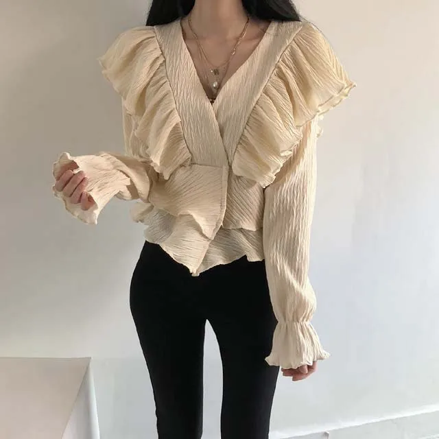 Korean Chic Cute Youth-Looking Ruffled High Waist Pullover Long-Sleeved Shirt Women's Sneaky Design V-neck Short Top Fashion
Korean Chic Cute Youth-Looking Ruffled High Waist Pullover Long-Sleeved Shirt Women's Sneaky Design V-neck Short Top Fashion