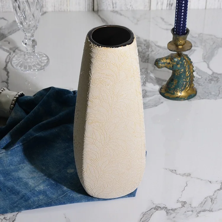 European Retro Simple Khaki Ceramic Vase For Living Room Bedroom Study Desktop Decoration Light Luxury Flower Arrangement Vase
European Retro Simple Khaki Ceramic Vase For Living Room Bedroom Study Desktop Decoration Light Luxury Flower Arrangement Vase