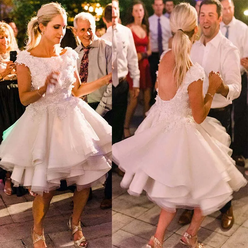 On Sale Lovely Short Ivory Bridal Wedding Dresses Cap Sleeves Bateau Neck Backless Wedding Gowns for Bride Knee Length Florals
On Sale Lovely Short Ivory Bridal Wedding Dresses Cap Sleeves Bateau Neck Backless Wedding Gowns for Bride Knee Length Florals