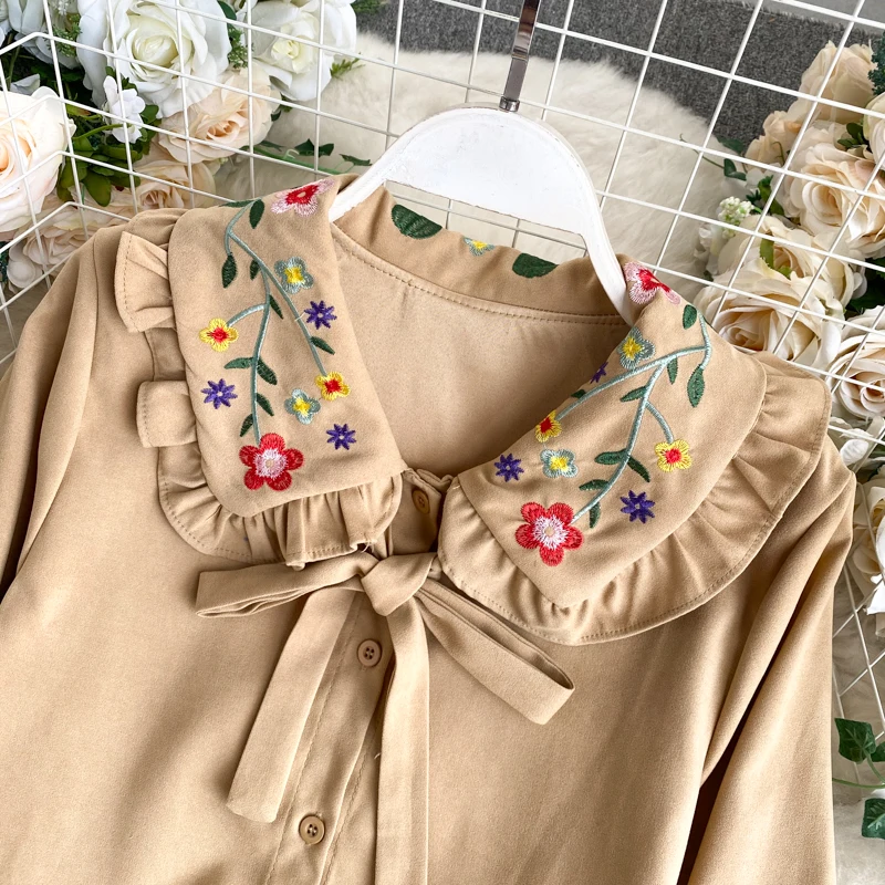 Women Sweet Ruffles Turn Down Collar Long Sleeve Bowtie Single Breasted Casual Shirt Blouse Korean Style Flower Embroidery Shirt
Women Sweet Ruffles Turn Down Collar Long Sleeve Bowtie Single Breasted Casual Shirt Blouse Korean Style Flower Embroidery Shirt