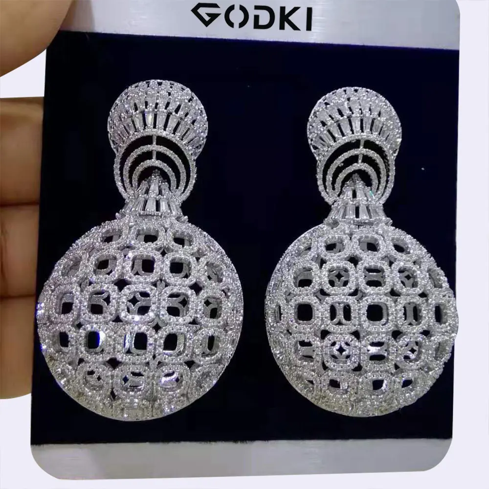 GODKI (3 оттенка, переходящие плавно от темного к светлому), большой эффектная шариковая серьги для женщин Свадебная вечеринка кубического цир...
GODKI (3 оттенка, переходящие плавно от темного к светлому), большой эффектная шариковая серьги для женщин Свадебная вечеринка кубического цир...