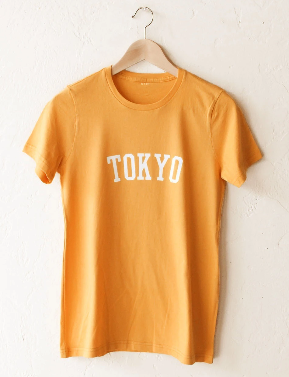 Токио желтая футболка с буквенным принтом летняя стильная женская Tumblr модная Винтажная футболка с графическим рисунком наряды Топ гранж То... 
Токио желтая футболка с буквенным принтом летняя стильная женская Tumblr модная Винтажная футболка с графическим рисунком наряды Топ гранж То...