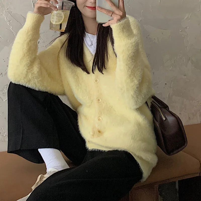 Elegant Long Sleeve Mohair Sweater Women Winter 2020 New Single-Breasted Female Long Cardigan Soft Flexible Knitted Outwear
Elegant Long Sleeve Mohair Sweater Women Winter 2020 New Single-Breasted Female Long Cardigan Soft Flexible Knitted Outwear