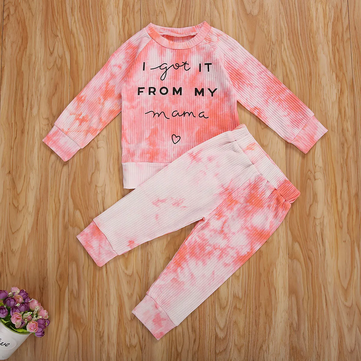 Комплект одежды для маленьких девочек с принтом Tie-Dye, пуловер с длинным рукавом и буквенным принтом + штаны, 2 шт.
Комплект одежды для маленьких девочек с принтом Tie-Dye, пуловер с длинным рукавом и буквенным принтом + штаны, 2 шт.