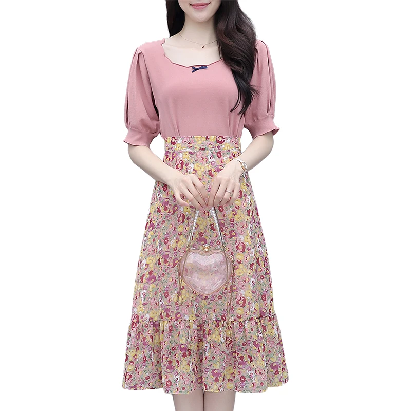 Chiffon Floral Dress Female Summer 2022 New Slim Knit Top Mid-length Floral Skirt Two-piece Matching Set
Chiffon Floral Dress Female Summer 2022 New Slim Knit Top Mid-length Floral Skirt Two-piece Matching Set