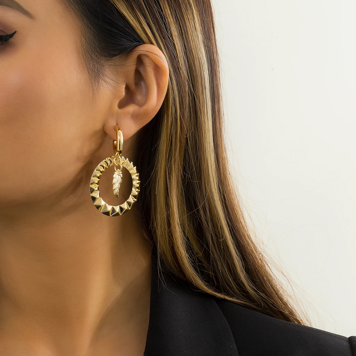 New Punk Geometric Leaf Big Round Drop Dangle Earrings For Women Korean Temperament Gold Color Iron Earrings Banquet Jewelry
New Punk Geometric Leaf Big Round Drop Dangle Earrings For Women Korean Temperament Gold Color Iron Earrings Banquet Jewelry