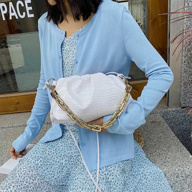 2021 Day clutch thick gold chains dumpling Clip purse bag women cloud Underarm shoulder bag pleated Baguette pouch totes handbag
2021 Day clutch thick gold chains dumpling Clip purse bag women cloud Underarm shoulder bag pleated Baguette pouch totes handbag