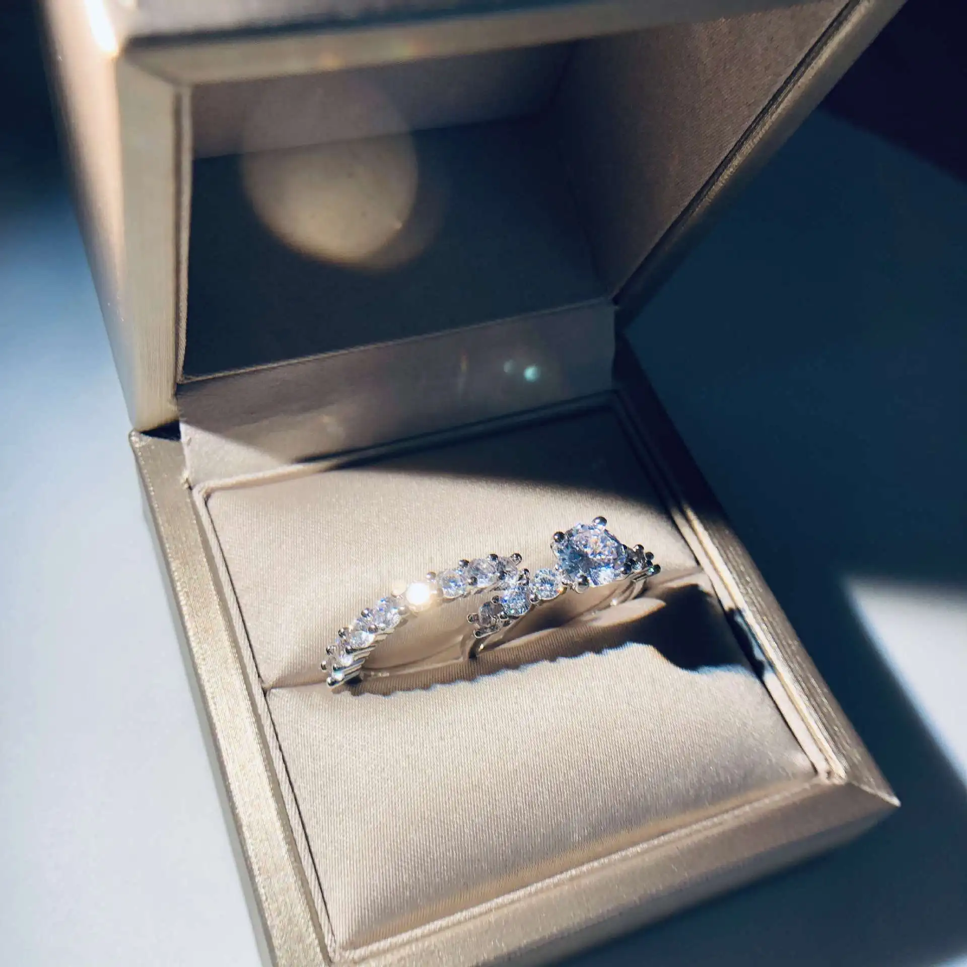 Simple Silver Plate Water Drop Zircon Engagement Ring For Women With Micro Pave Cute Pear Shaped Female Band Jewelry Gift
Simple Silver Plate Water Drop Zircon Engagement Ring For Women With Micro Pave Cute Pear Shaped Female Band Jewelry Gift