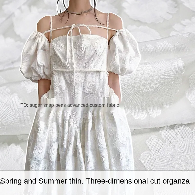 European yarn-dyed jacquard dress fabric spring white thin style three-dimensional cut flower organza apparel fabric
European yarn-dyed jacquard dress fabric spring white thin style three-dimensional cut flower organza apparel fabric