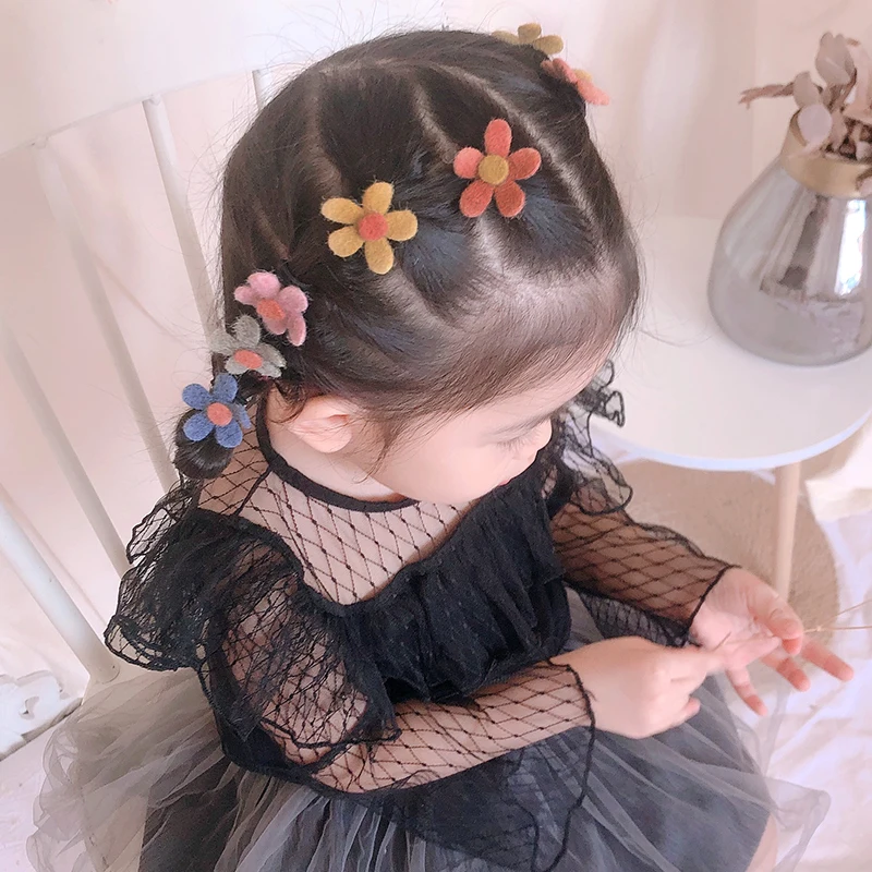 South Korea's new children's head rope does not hurt hair, girls tie hair, tendons, hair circles, flowers, hair ornaments, baby'
South Korea's new children's head rope does not hurt hair, girls tie hair, tendons, hair circles, flowers, hair ornaments, baby'
