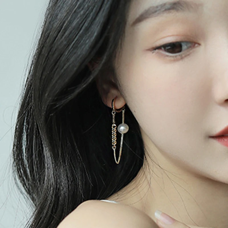 European And American Fashionable Metal Chain Pearl Tassel Earrings For Woman ‘s Unusual Accessories Korean Girl Fashion Jewelry
European And American Fashionable Metal Chain Pearl Tassel Earrings For Woman ‘s Unusual Accessories Korean Girl Fashion Jewelry